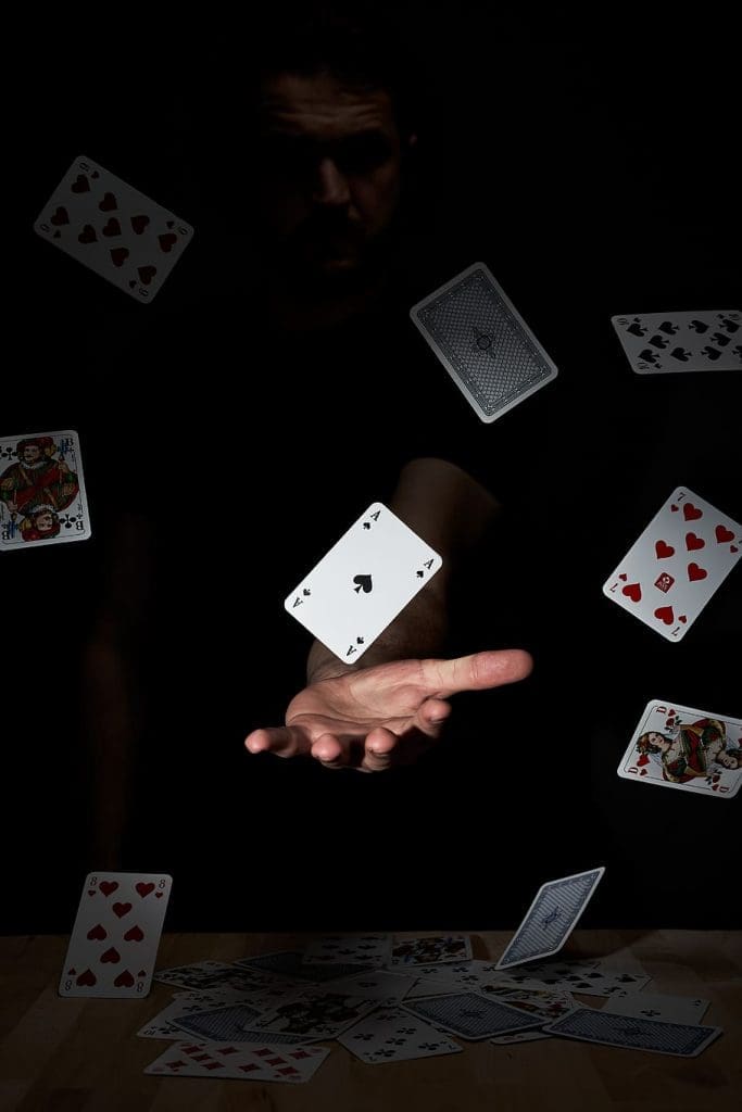 تاثیر پوکر فیس Poker Face بودن در شرط بندی و زندگی