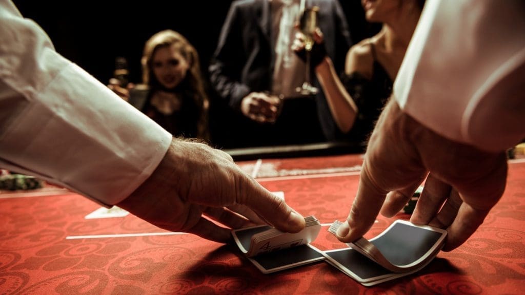 چگونه دیلر بازی پوکر و یا دیگر بازی های کازینو شویم ؟