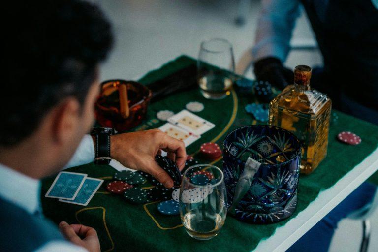 what is a poker table comprehensive guide